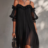 Robe Mini Noire à Épaules Dénudées avec Bordure en Dentelle