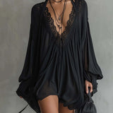 Robe Courte en Mousseline Noire avec Col en Dentelle