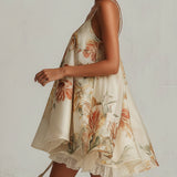 Robe mini ligne A en organza floral beige avec bordure en dentelle