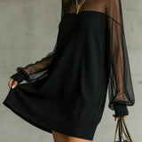 Robe Courte Noire avec Manches en Résille Transparente et Col Montant
